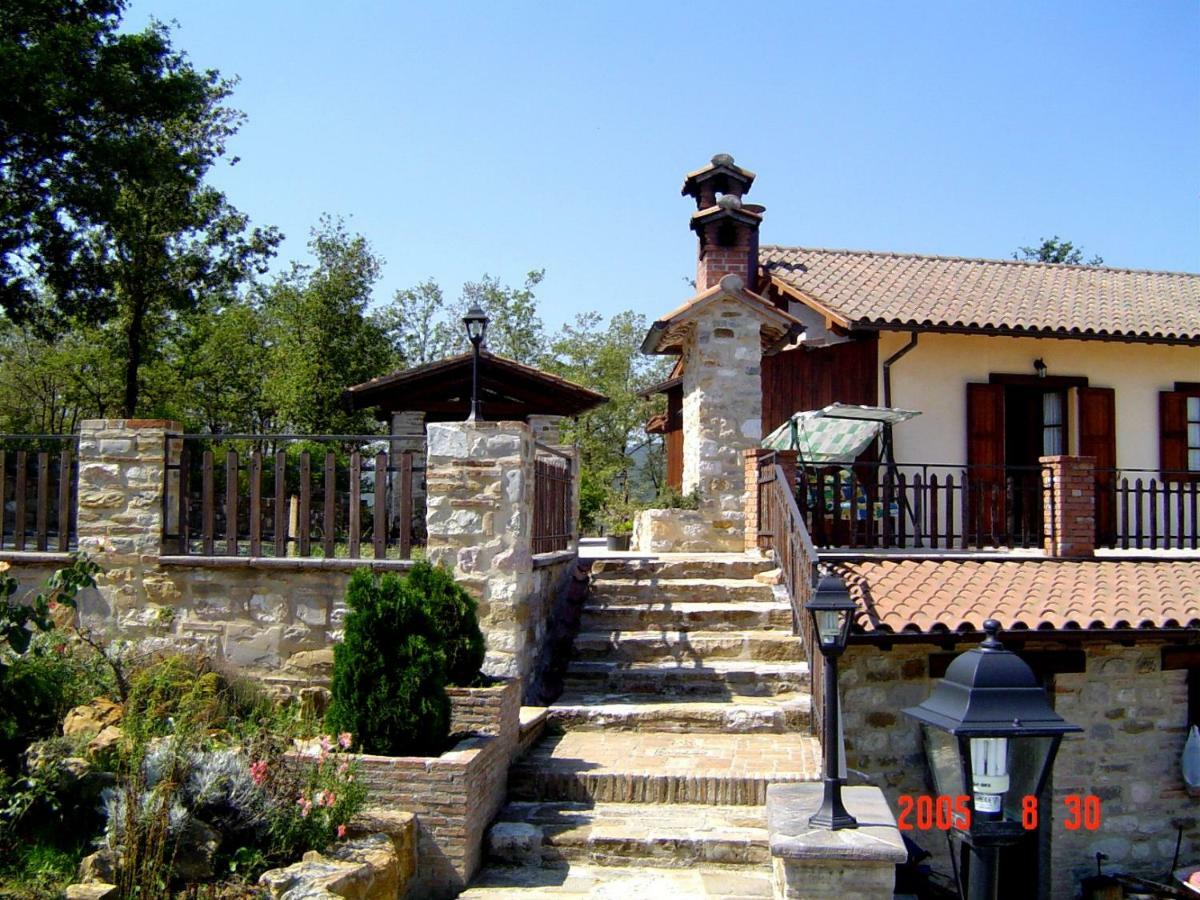 Agriturismo Countryhouse Le Giare Губбіо Екстер'єр фото